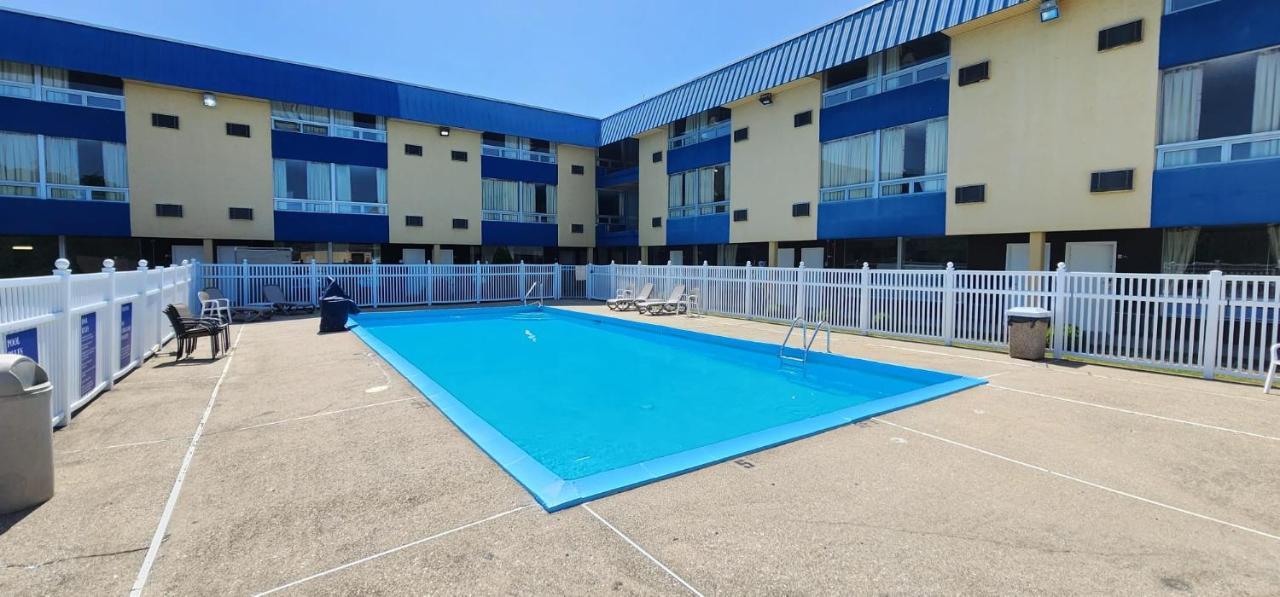 Hotel Days By Wyndham Wright Cincinnati Area