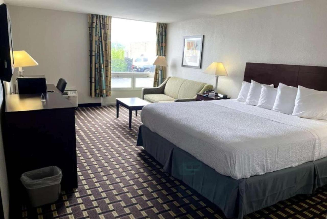 Days By Wyndham Wright Cincinnati Area 2*