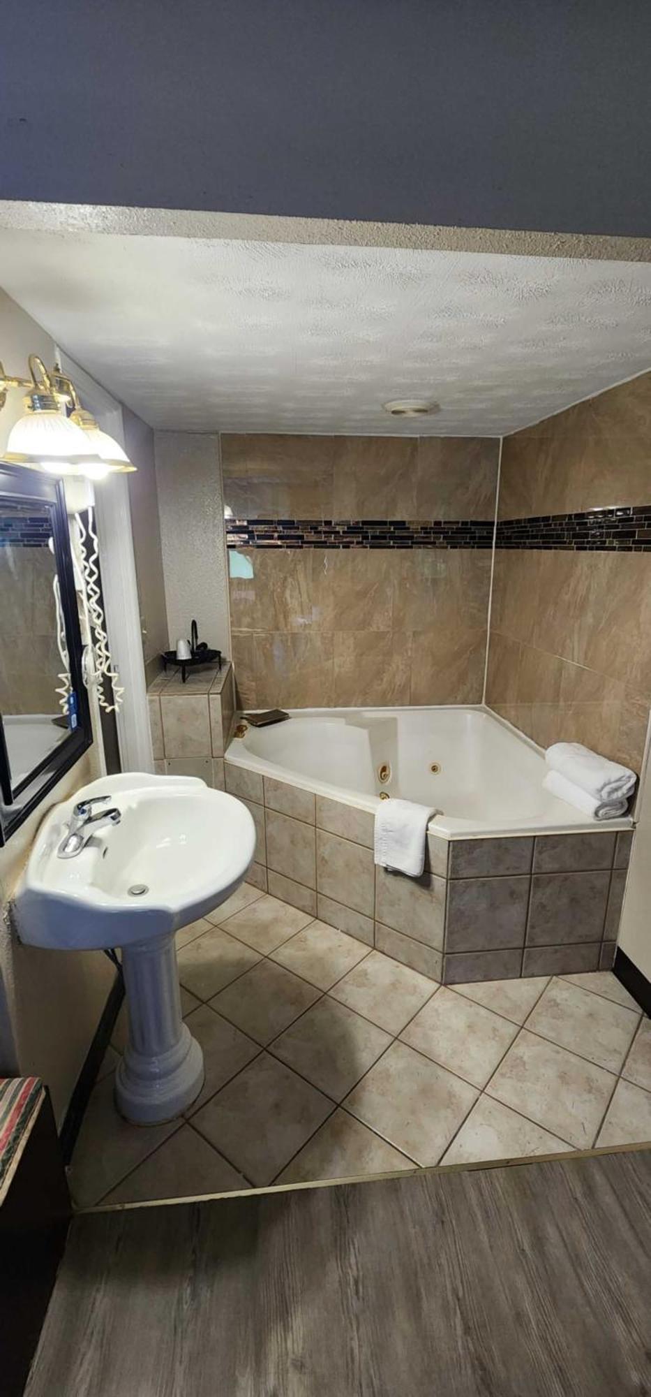 Hotel Days By Wyndham Wright Cincinnati Area Fort Wright